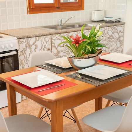 Afroditi Holiday Home - Yellow Apartment Свороната Экстерьер фото