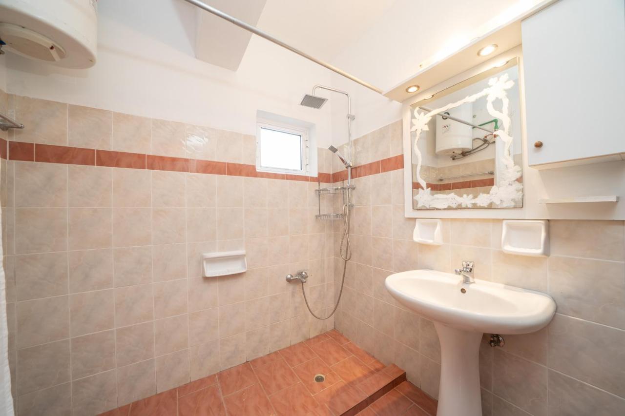Afroditi Holiday Home - Yellow Apartment Свороната Экстерьер фото