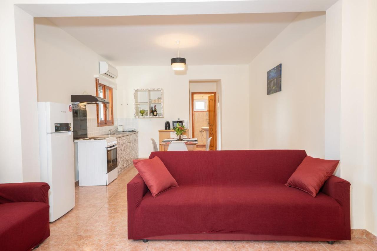 Afroditi Holiday Home - Yellow Apartment Свороната Экстерьер фото