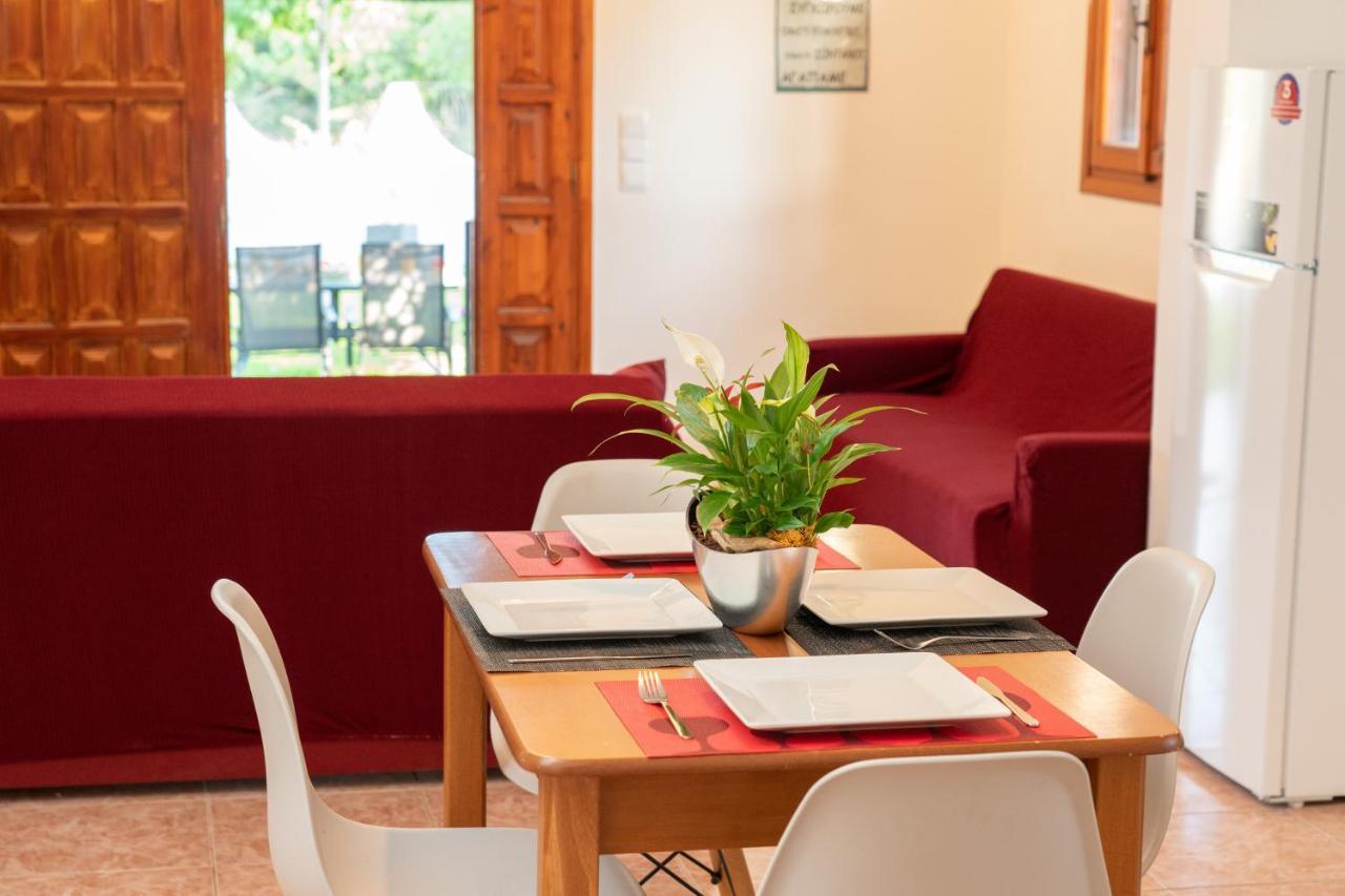 Afroditi Holiday Home - Yellow Apartment Свороната Экстерьер фото