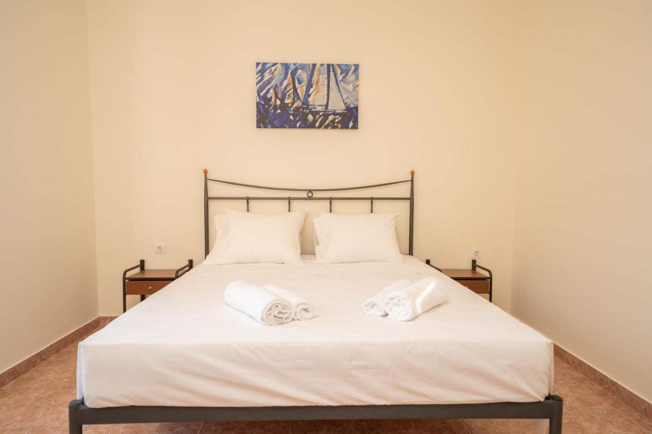 Afroditi Holiday Home - Yellow Apartment Свороната Экстерьер фото